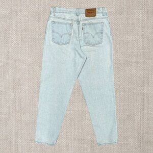Vintage Levis 551 Light Wash Relaxed Fit Tapered Leg Womens Jeans Made in USA 16